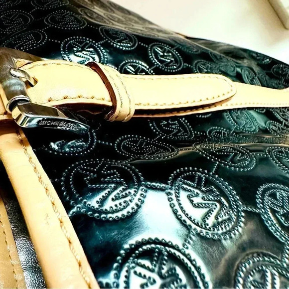 Micheal Kors Patent Leather Signature Large Tote - Picture 7 of 9